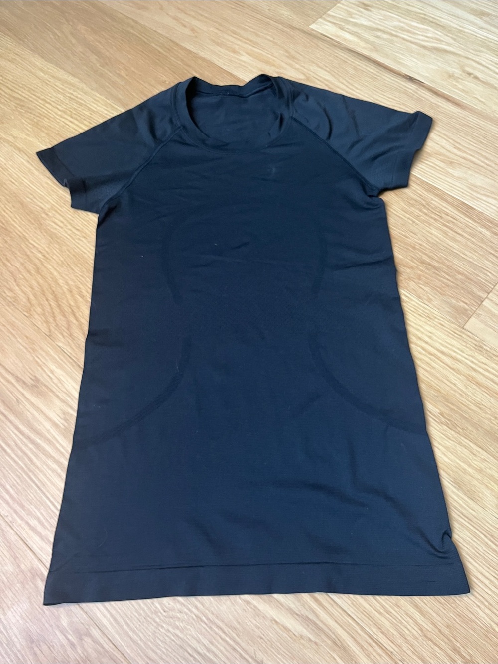 Lululemon Women’s SwiftlyTech Short Sleeve Shirt-black size 4